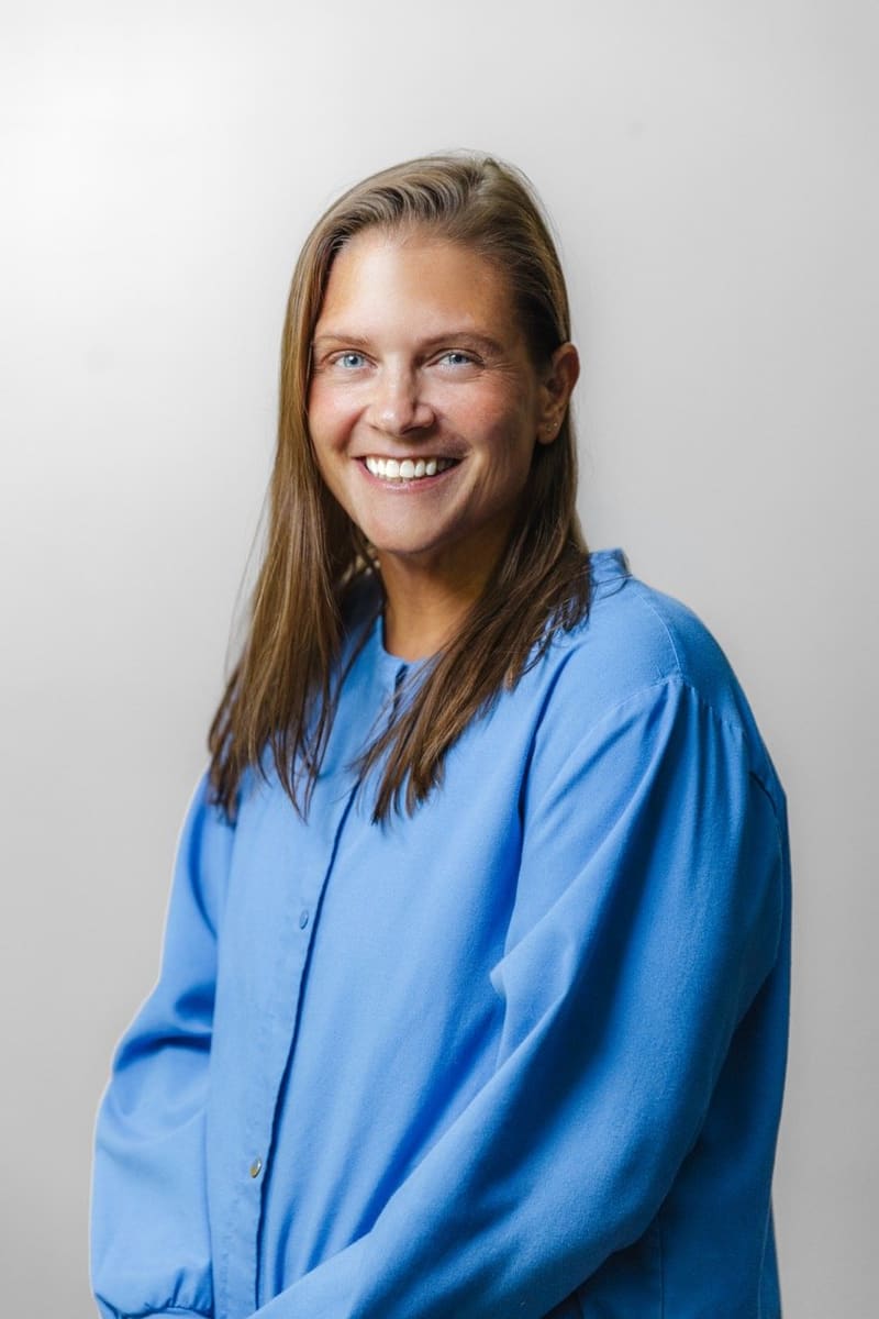 Portrait of Jen, administrative assistant at Dental Associates of Marquette