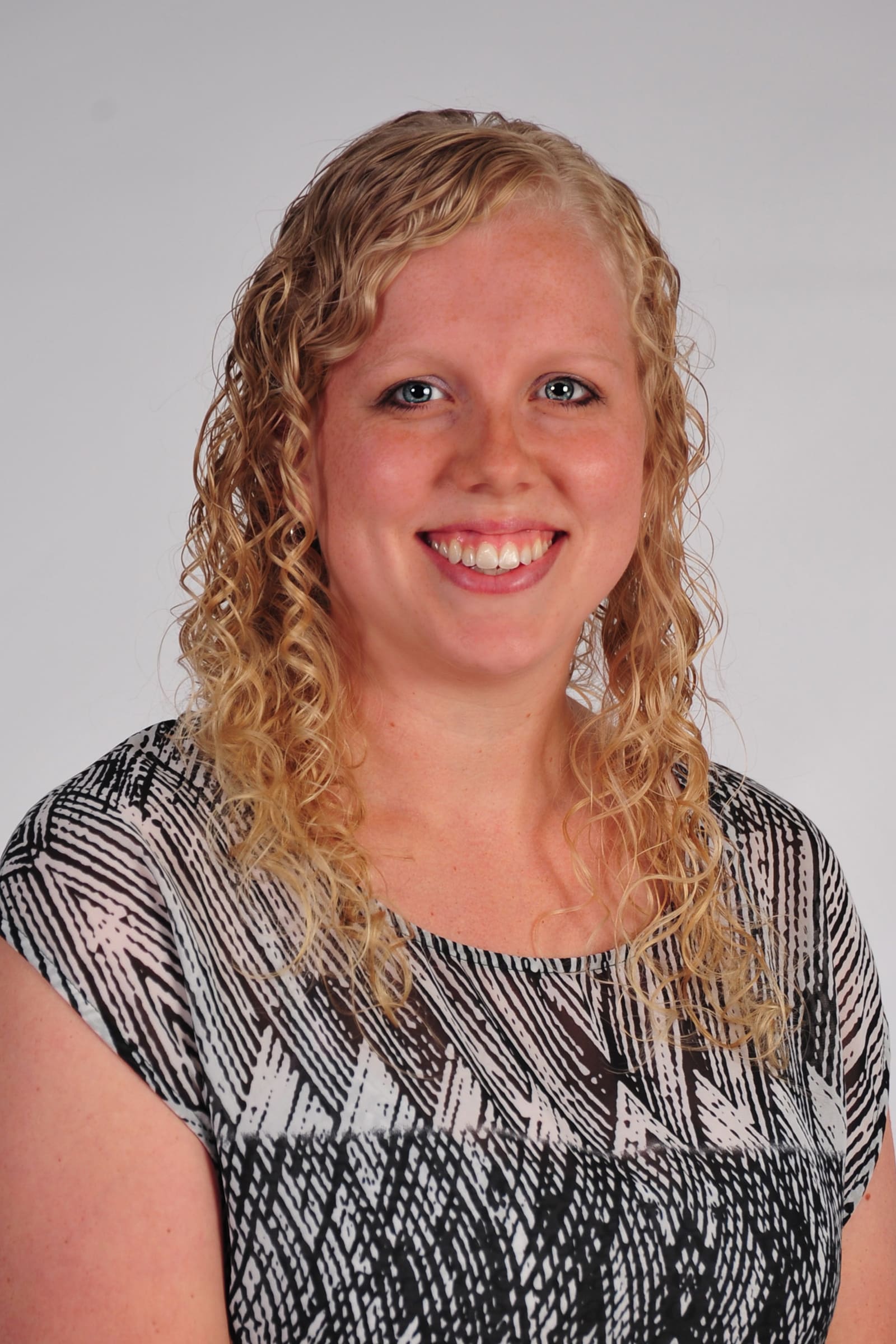 Portrait of Taylor Spear, RDH, hygienist at Dental Associates of Marquette